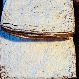 Crèmekoek met bloemsuiker